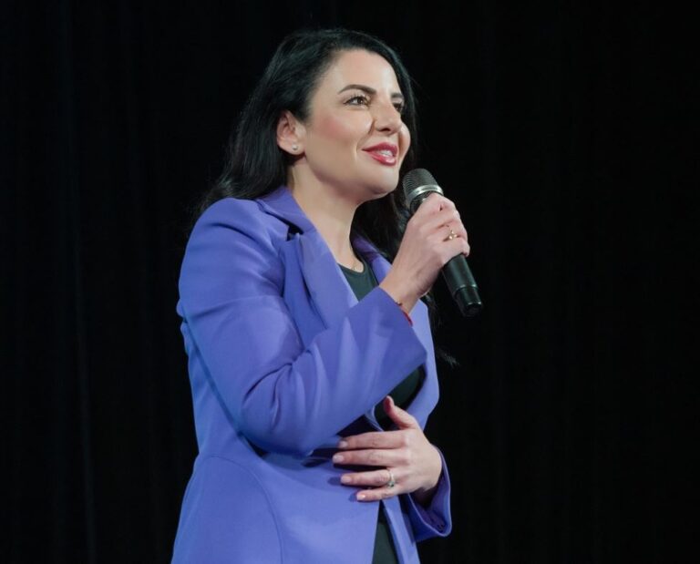 Belinda Balluku: Gëzuar 8 Marsin!