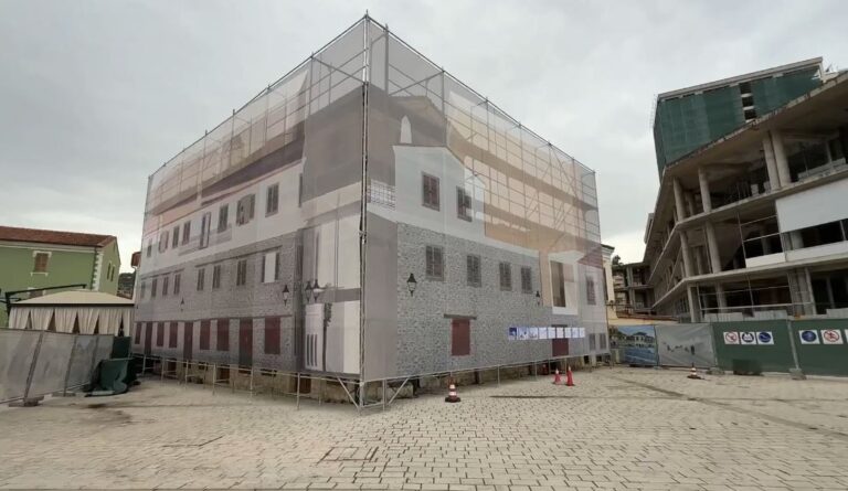 Rama gjatë vizitën në Vlorë, ka inspektuar ecurinë e punimeve në kantierin e Muzeut Hebraik