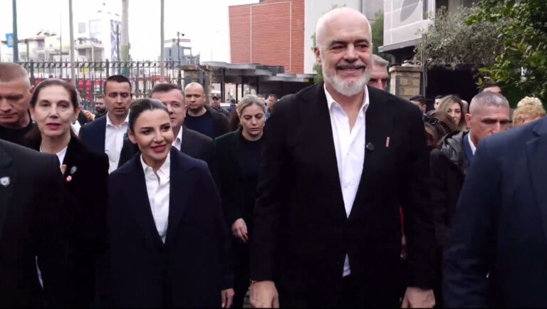 Rama pritet me entuziazëm në Athinë, në çeljen e panairit “Puno dhe jeto aty ku ke zemrën”