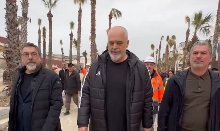 Rama në kantierin për rigjenerimin urban të Bulevardit të Palmave dhe Agrumeve në hyrje të Vlorës