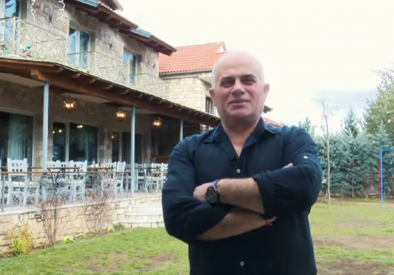 Rama tregon historinë e emigrantit të kthyer në Voskopojë pas 30 vjetësh në Greqi