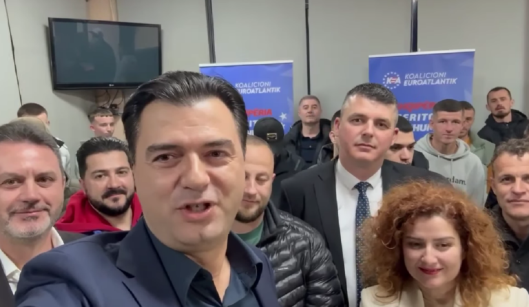 Nis saga e ironive, Basha-Ramës: Ku merr vesh ti, as flokë nuk ke, as gjumi nuk të zë