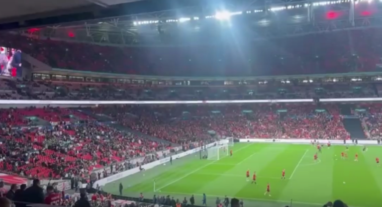 Çdo gjë gati për takimin me Anglinë, tifozët shqiptarë fillojnë të mbushin Wembleyn