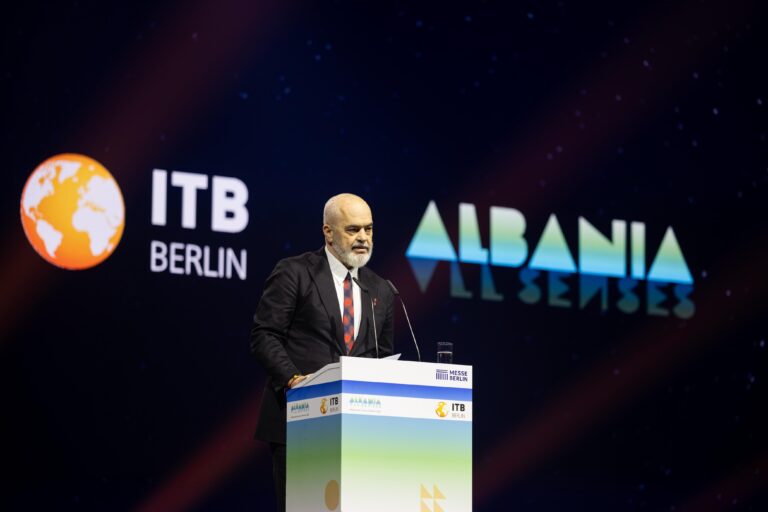 FOTO/ Shqipëria turistike në Berlin, Rama: Nëse doni të ndiheni si Perëndi, ejani tek ne