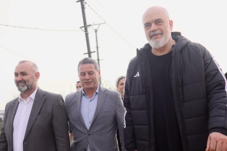 Rama në Lezhë, ndjek punimet në kantierin e rrugës Rrile-Hidrovor: Pjerini thotë do të jetë për të gjithë Ballkanin