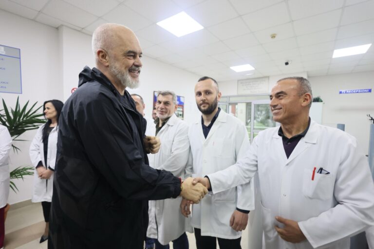 Rama dhe Koçiu në Spitalin Rajonal të Kavajës: Shërbime për rreth 100 mijë banorë