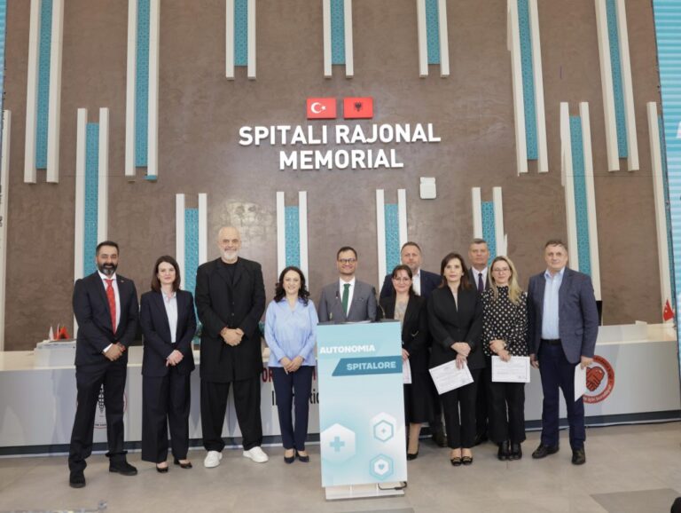 Rama i jep kartën e autonomisë financiare Spitalit Memorial të Fierit: Mjekët shpërblim sipas performancës
