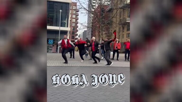 Kërcet vallja e muzika shqiptare para stadiumit Wembley