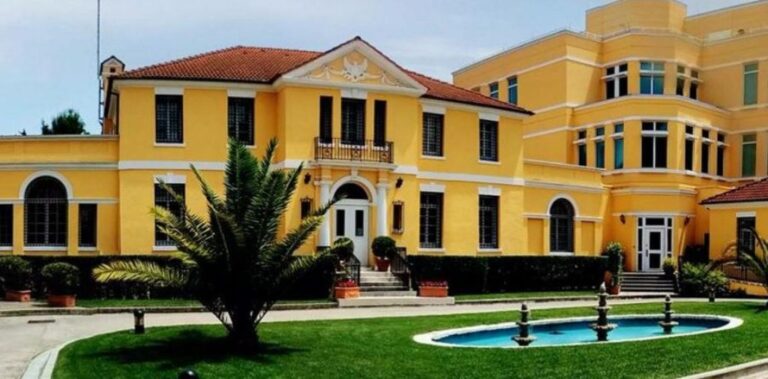 Ambasada e SHBA-së apel qytetarëve: Përdore vizën korrekt, respekto kushtet dhe afatin e qëndrimit