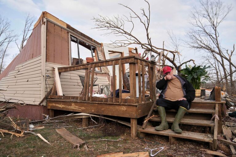 CNN: SHBA, shpërthimi i dhunshëm i tornados ka vërshuar me shkatërrime dhe ka vrarë të paktën 33 persona