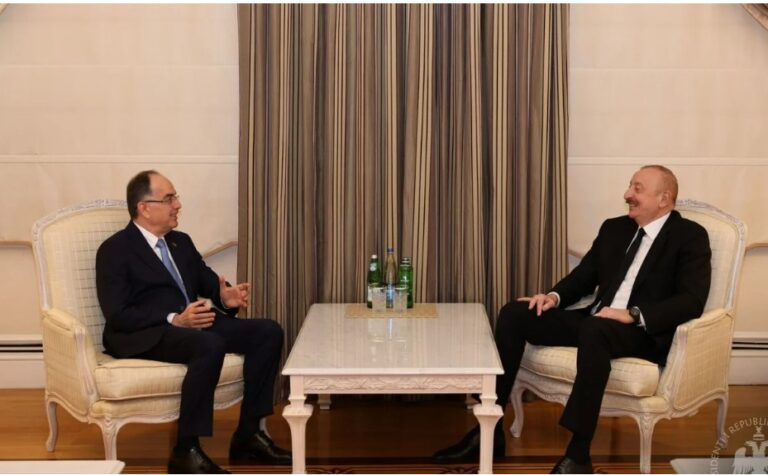 Begaj vizitë në Azerbajxhan. Presidenti pritet në takim nga presidenti Ilham Aliyev
