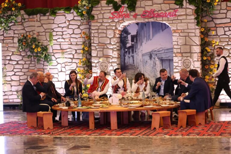 “Sofra e Elbasanit”, tradita që bashkon zemrat dhe ruan kulturën e qytetit (FOTO)