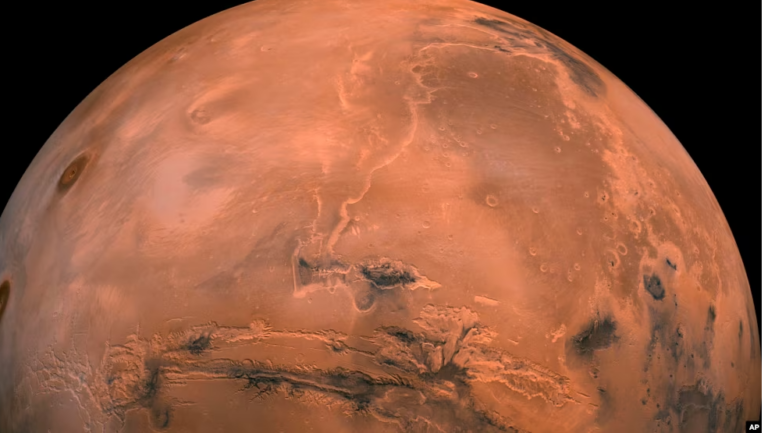 Studimi i ri dhe më i sakti tregon se planeti Mars ka ngjyrë të kuqe nga pluhuri i hekurit të oksiduar. Dikur ka patur oksigjen…
