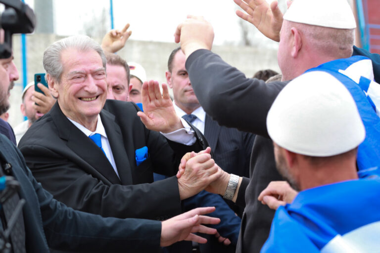 Berisha në Itali: “Nga deti, ajri dhe toka, diaspora do të dyndet në Shqipëri ditën e votimeve kundër Ramës”