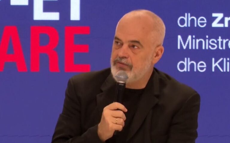 Rama kujton historinë kur ishte ministër Kulture: Banka gjermane na fali kompjuterë