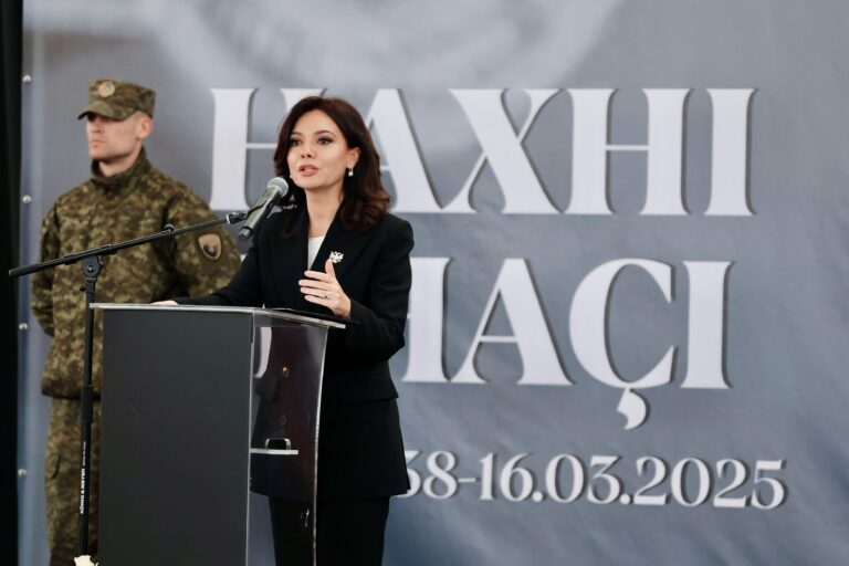 Elisa Spiropali në homazhet për babanë e Hashim Thaçit: Mungesa e të birit, padrejtësi!