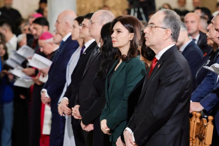 Spiropali uron Kryepeshkopin e ri Joan: Vazhdoftë denjësisht udhën e Fan Nolit