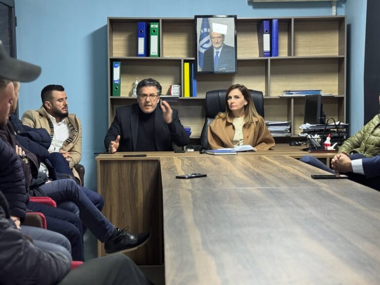 Jorida Tabaku me demokratët në degët e fshatrave të Tiranës