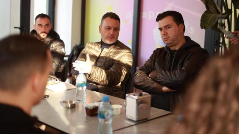 Basha takon mjekë, farmacistë dhe studentë: Rama premtoi shëndetësi falas, por pasuroi shokët dhe oligarkët