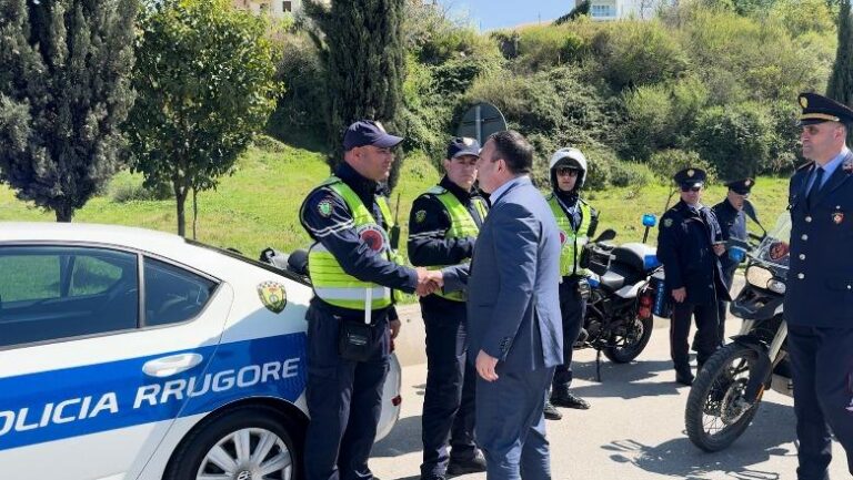 Ministri Hoxha inspekton menaxhimin e trafikut: Rritje të sigurisë dhe masa shtesë për monitorimin e trafikut rrugor