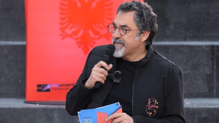 Çuçi me të rinjtë në Vlorë: Pasaporta europiane, mundësi për të studiuar falas në vendet e BE-së