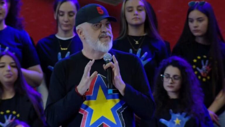 Rama: Shokët e partisë janë shqetësuar pse shaj burrat. Ne qeverinë do të kemi një vajzë nga romët në qeveri, Majko quhet!