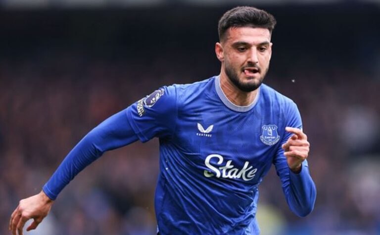 Broja titullar ndaj Manchester City, Evertoni pëson dy gola pas daljes së sulmuesit kuqezi