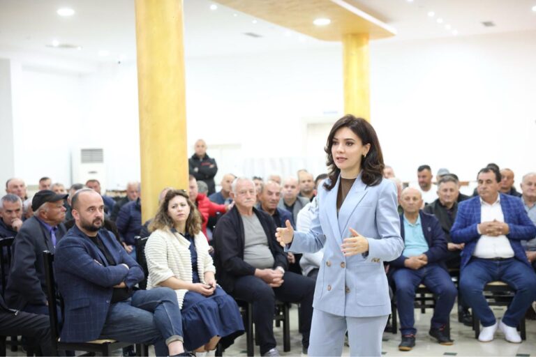 Spiropali, takime entuziaste në Kavajë dhe Rrogozhinë: Beteja për mandatin e katërt, më thelbësorja