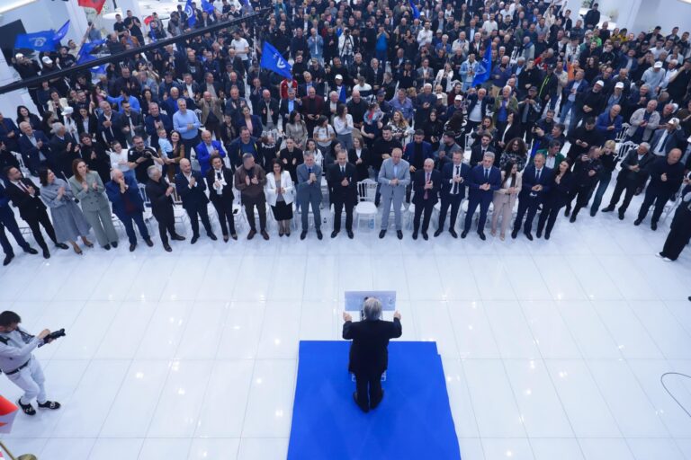 Sali Berisha në takim me qytetarët: “Madhështore, si vetë Malësia!”