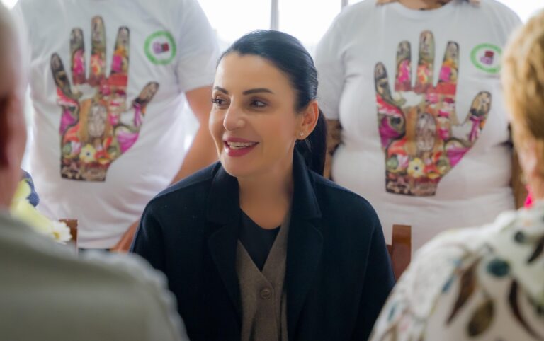 Belinda Balluku: Mallkimi i kënetës madhështore, të jesh i padukshëm