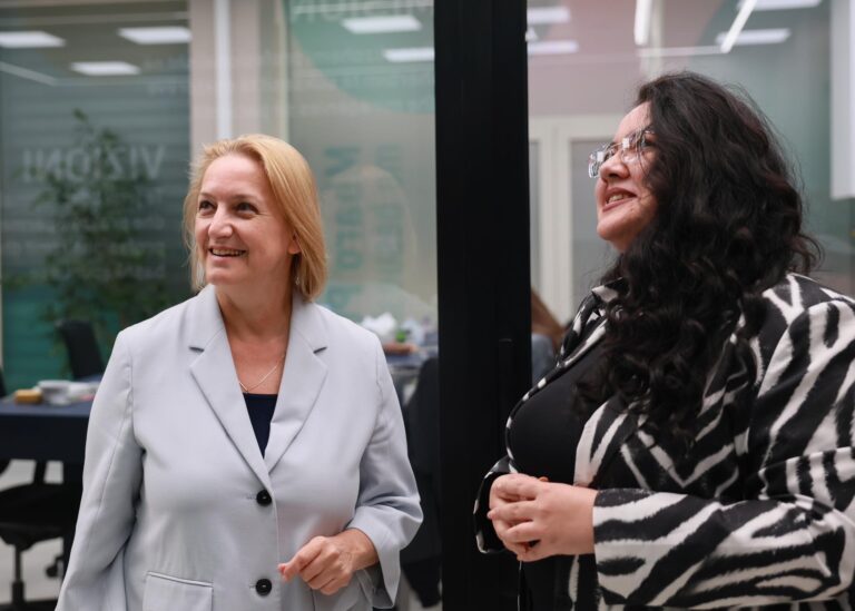 Anila Denaj: Derë më derë, biznes më biznes, për votëbesimin e integrimit të Shqipërisë në BE