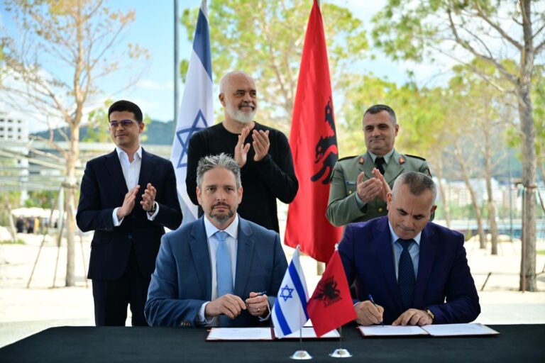 Nënshkruhet memorandumi për rithemelimin e Shkollës së Aviacionit në Vlorë