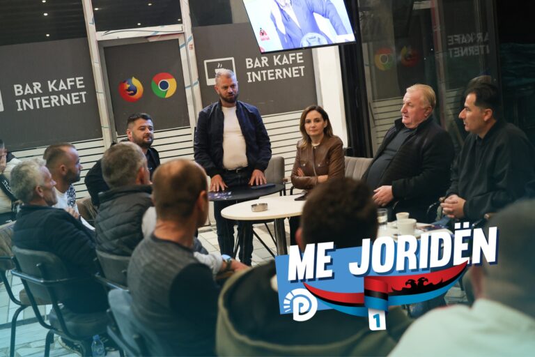 Jorida Tabaku takim me banorët në Paskuqan: Për një ekonomi që të ndihmon, jo të ndëshkon