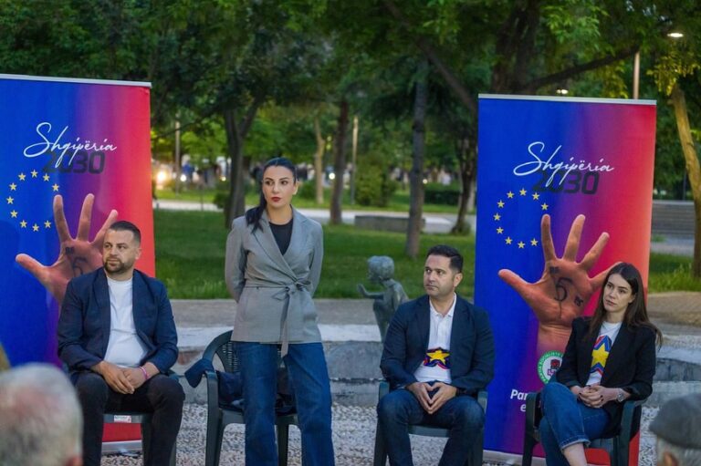 Balluku me kandidatët në Lushnje: Pa asnjë dallim, me të gjithë qytetarët drejt destinacionit final të anëtarësimit në BE