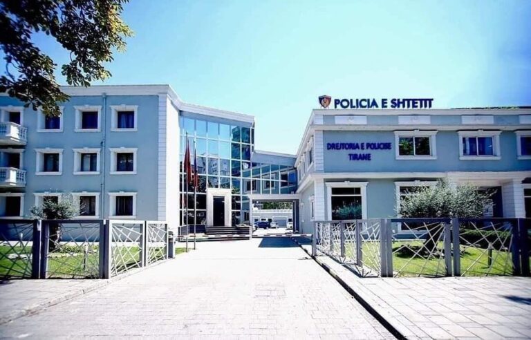 Prangoset 28-vjeçari në Tiranë, sekuestrohen rreth 135 gram cannabis dhe 3 celularë, trafikuar nga SHBA