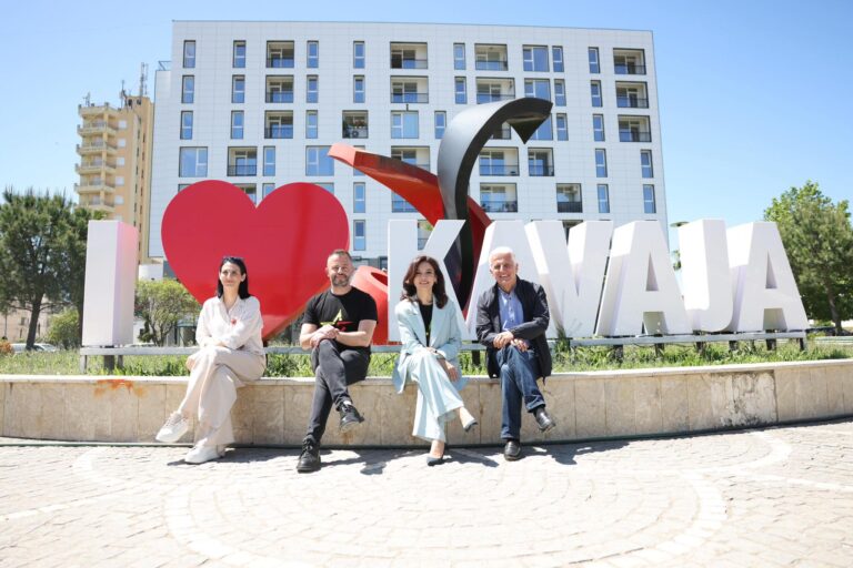Foto e ditës nga Elisa Spiropali në zemër të Kavajës