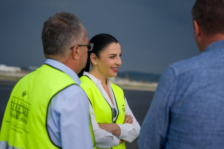 VIDEO/ Balluku në terren: Brenda sezonit veror nisin operimet zyrtare nga aeroporti i Vlorës