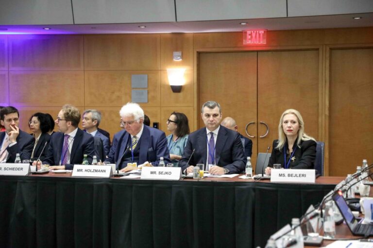 Sejko në takimet e FMN dhe BB: Ekonomia shqiptare po ruan trajektore të qëndrueshme, rritja vjetore 3.5% – 4%