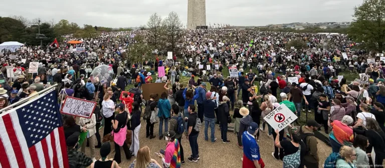 Protesta në të gjithë SHBA kundër Trump e Musk