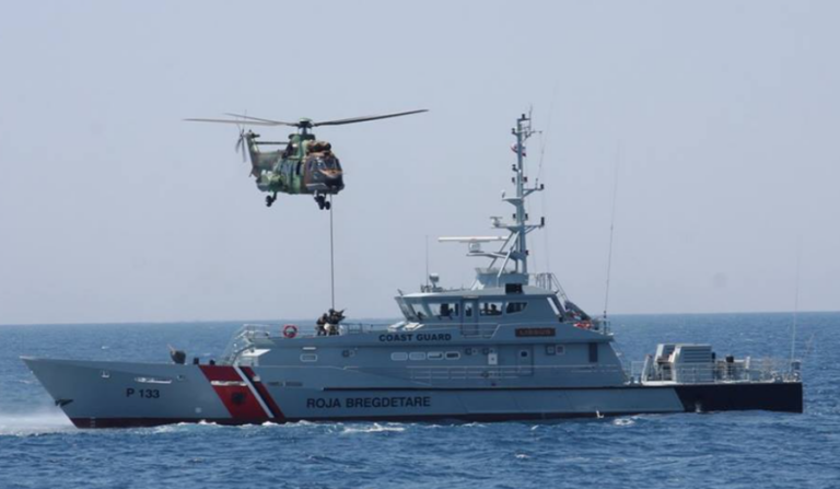 Italia i dhuron Shqipërisë një anije ushtarake