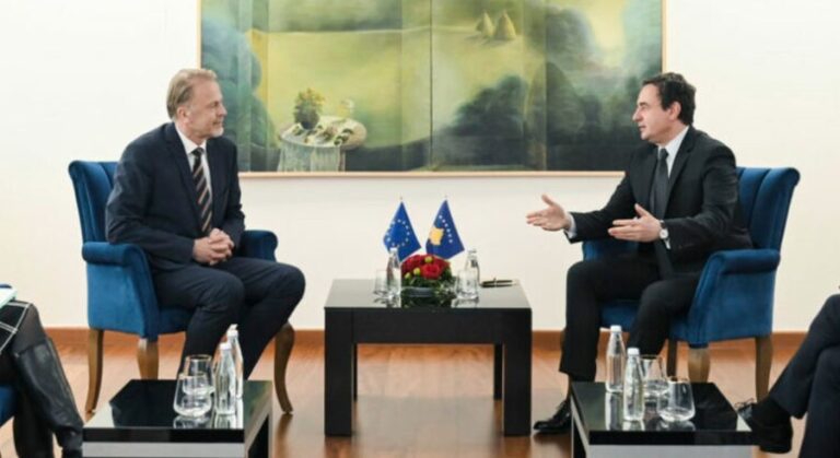 Kurti takon shefin e Zyrës së BE-së