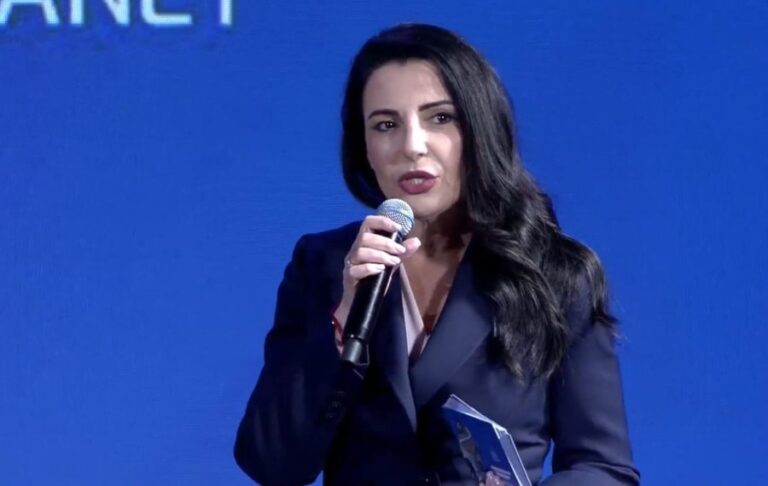 VIDEO/ Balluku: Kashar-Lekaj lidh veriun e jugun pa kaluar në Tiranë, 40 kantiere e mbi 1000 km rrugë