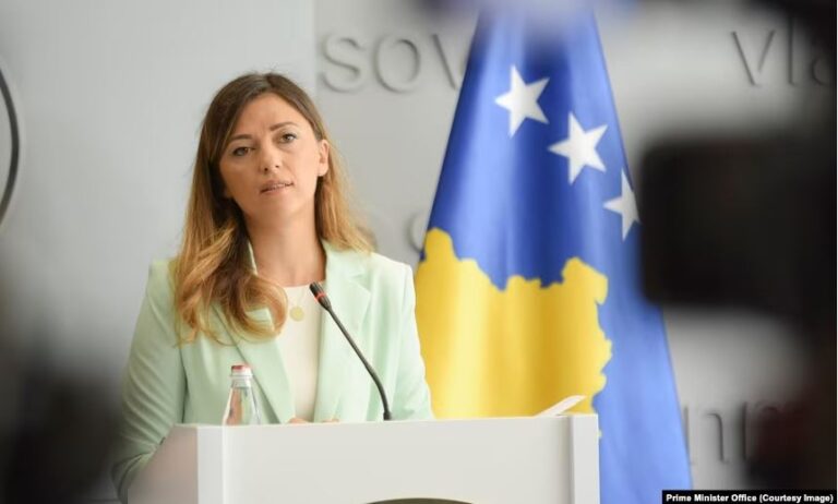 Një femër po ngatërron Kosovën!