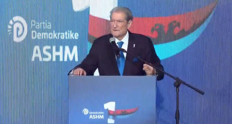 Kryetari i PD, Sali Berisha, sot gjatë takimit me Diasporën shqiptare në Selanik, Greqi