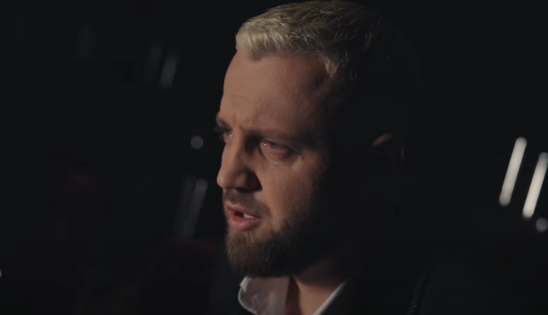 VIDEO/ ”Dy fjalë”, këtë herë Luiz Ejlli vjen me baladë