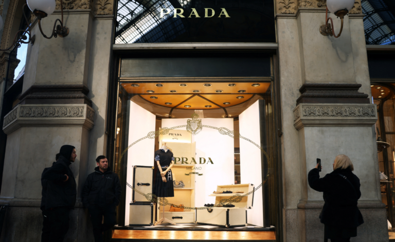 Prada blen Versace-n. Ja shifra marramendëse