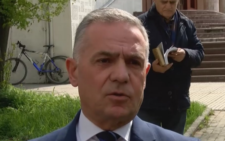 Blloku opozitar, AAK: Duam qeveri pa Kurtin