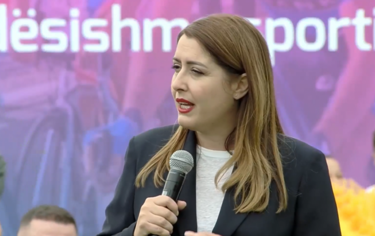 Manastirliu: Mbi 12 mijë fëmijë dhe 400 mësues të angazhuar në ekipet shkollore, investime për sportin në 450 shkolla