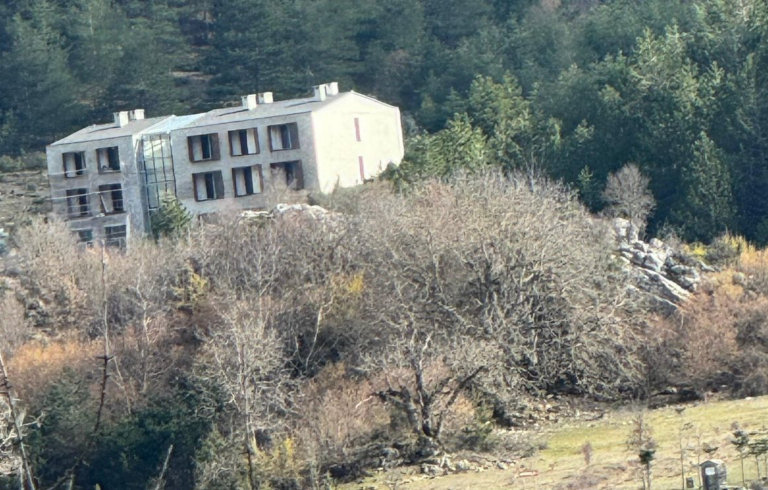 FOTO/ Agroturizmi buzë rrugës, Rama: Kolonjari i rikthyer nga emigrimi për të hapur rrugë të re në jetë