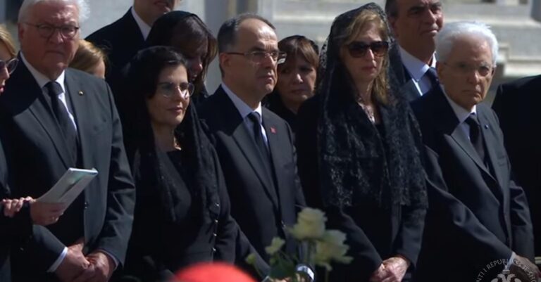 Presidenti Begaj nga Sheshi Shën Pjetër: Lamtumirë Papa Francesku!